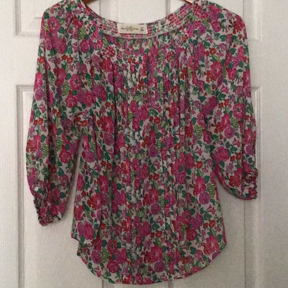Abercrombie Breezy Keyhole blouse